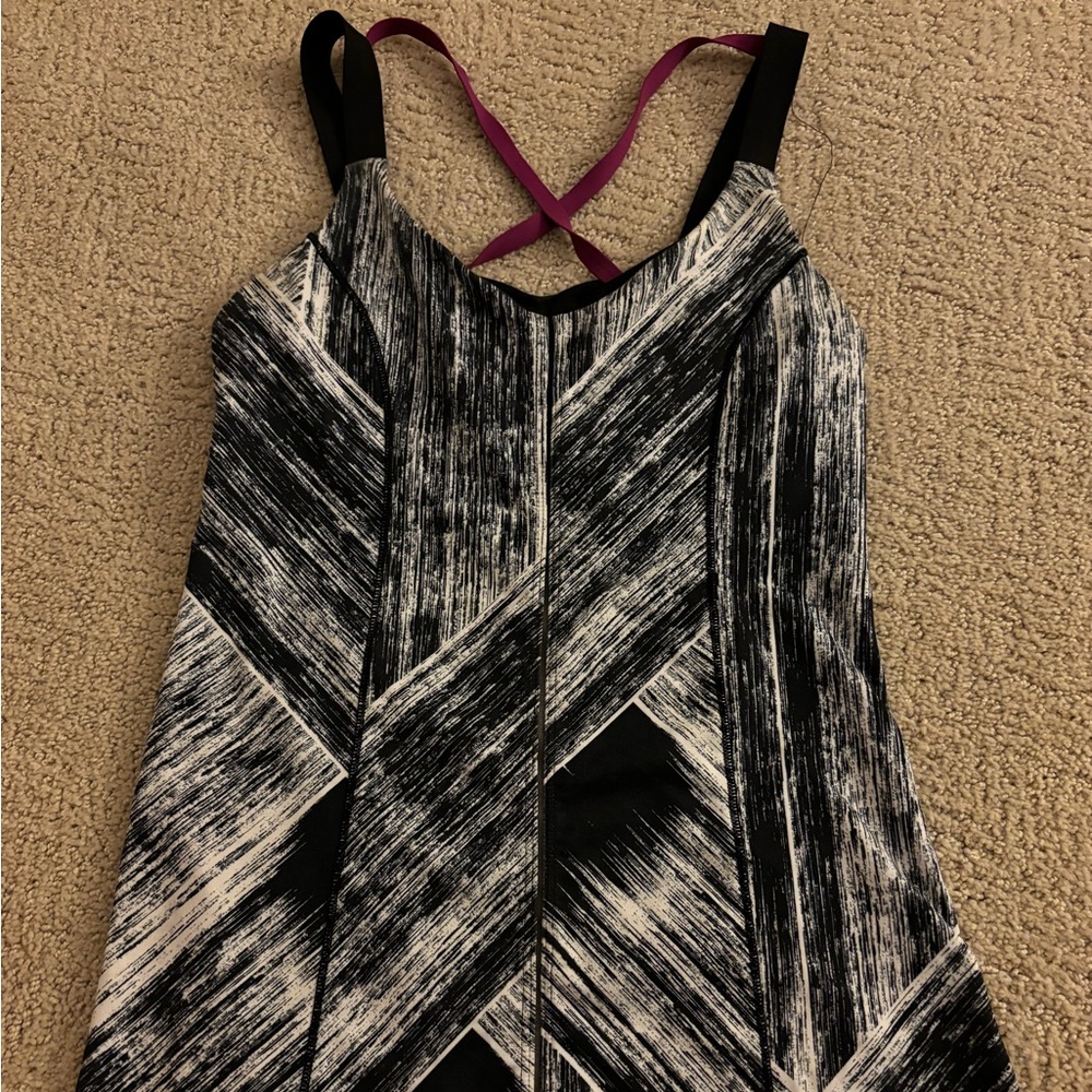 Lululemon tank black white 2